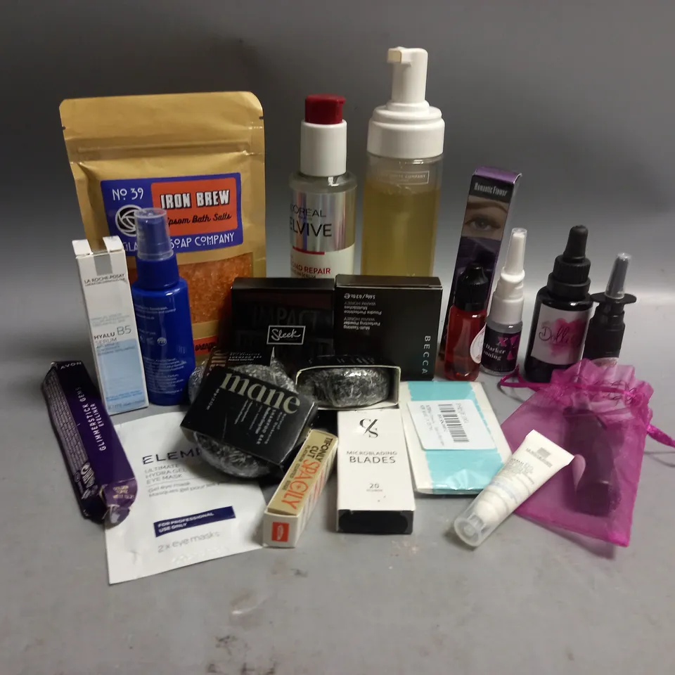 APPROXIMATELY 20 HEALTH AND BEAUTY PRODUCTS TO INCLUDE L'ORÉAL ELVIVE BOND REPAIR LEAVE-IN SERUM, THE WHITE COMPANY SHOWER FOAM, BECCA MULTI-TASKING PERFECTING POWDER 