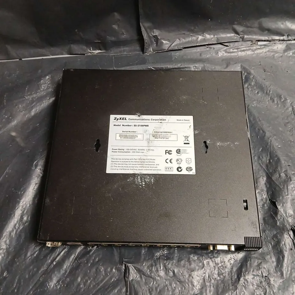 ZYXEL ES-2108PWR 8-PORT ETHERNET SWITCH (CONSOLE PORT) – DESKTOP