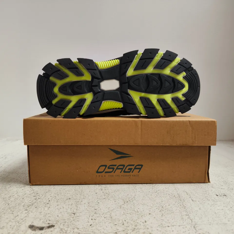 BOXED PAIR OF OSAGA COLUMBIA TRAINERS IN BLACK/GREEN SIZE 2