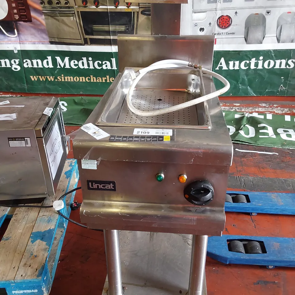 LINCAT CHIP SCUTTLE ON STAND