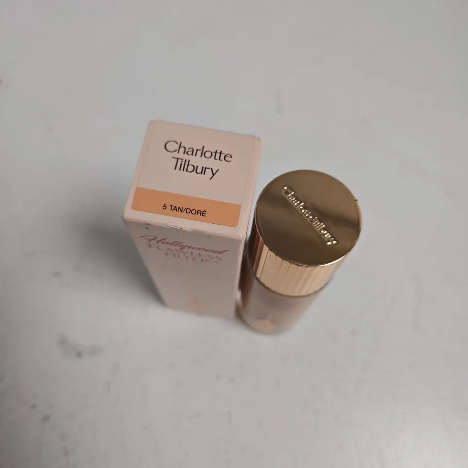 BOXED CHARLOTTE TILBURY HOLLYWOOD FLAWLESS FILTER – SHADE 5 TAN/DORÉ (30ML)