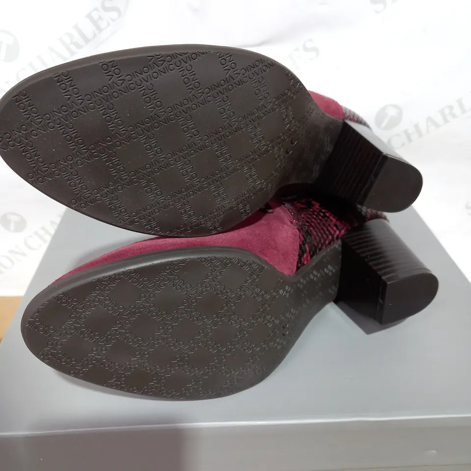 VIONIC NAOMI SNAKE ANKLE BOOTS, WINE - SIZE 7	