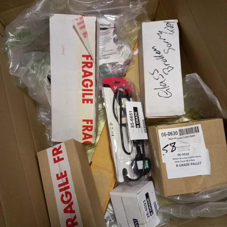 BOX OF ASSORTED ITEMS APPROXIMATELY 10 TO INCLUDE SOLDERING IRON, SIMAX BEAKERS PACK, CURRENT CIRCUIT BREAKER ETC