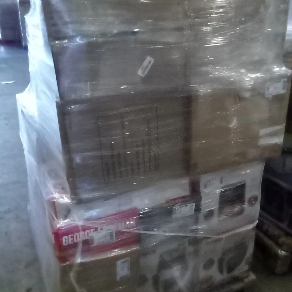 PALLET OF APPROXIMATELY 42 ASSORTED ELECTRICAL ITEMS TO INCLUDE VACUUM CLEANERS , SOUP MAKERS , AIR FRYERS ,, ETC 