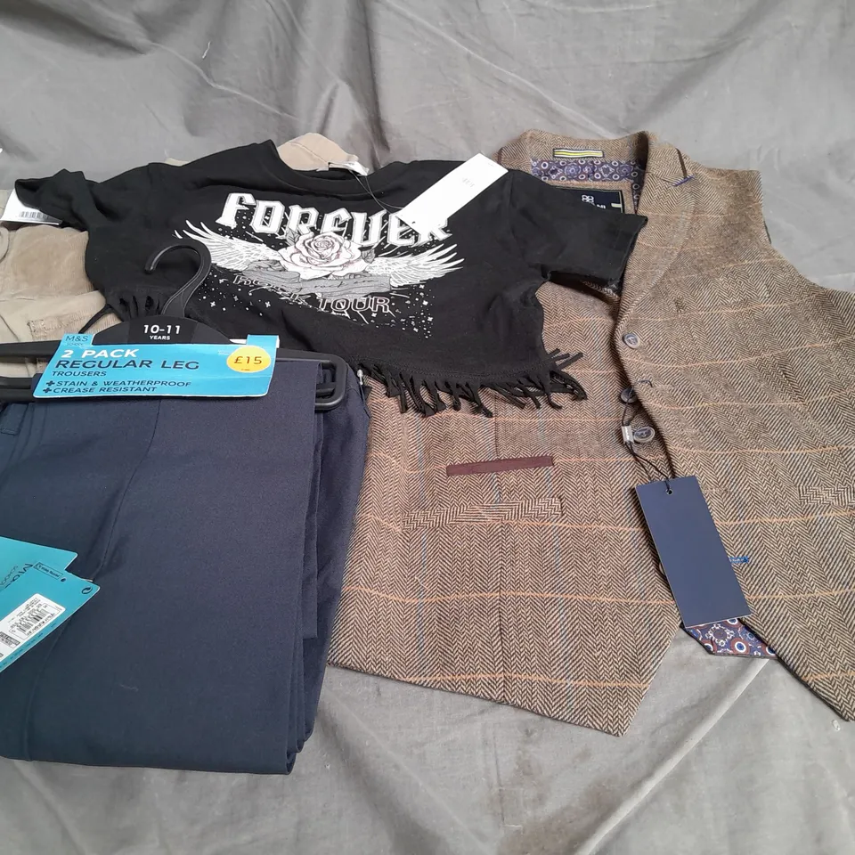 BOX OF APPROXIMATELY 12 ASSORTED KIDS CLOTHING ITEMS TO INCUDE - TROUSERS, TOPS, WAISTCOAT, ETC
