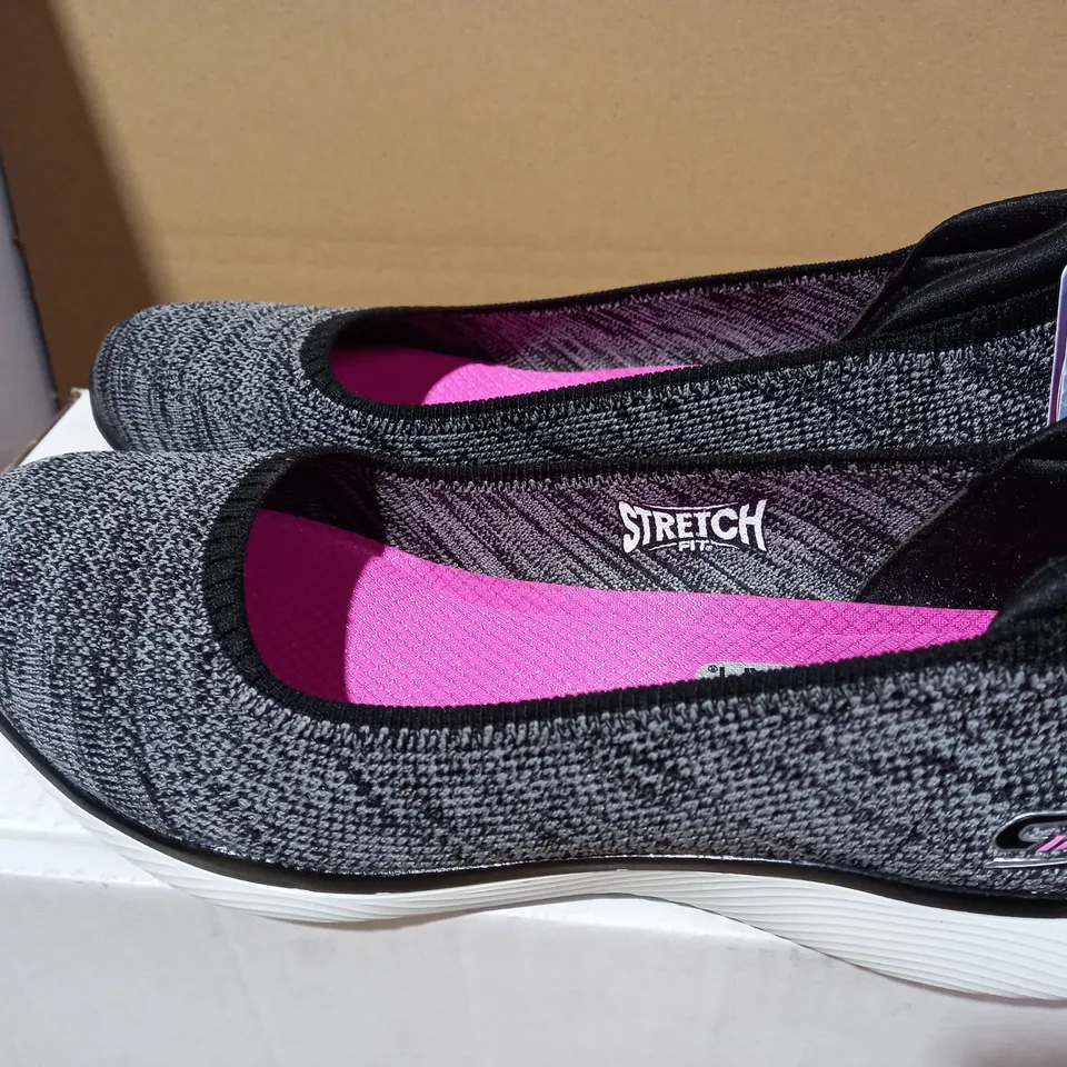 SIZE 7 SKECHERS MICROBURST PUMP CHARCOAL