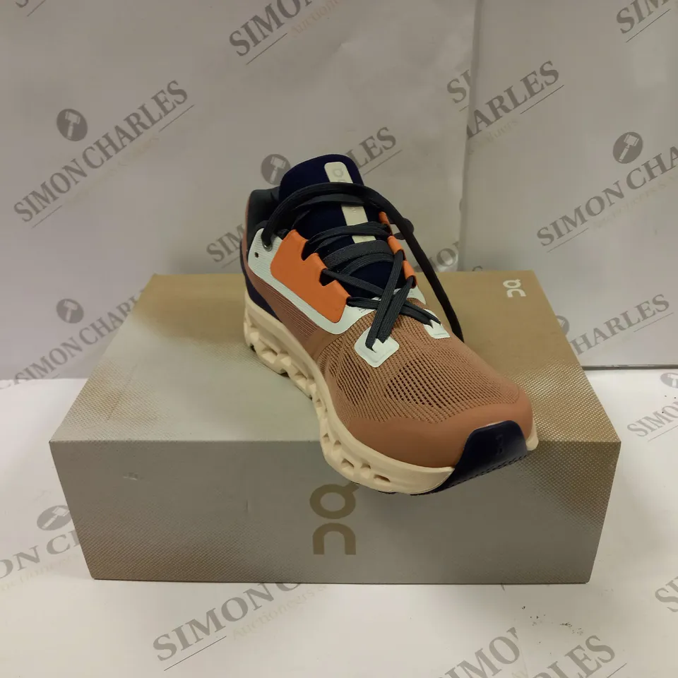 BOXED PAIR OF ON CLOUDSTRATUS SHOES UK SIZE 6.5