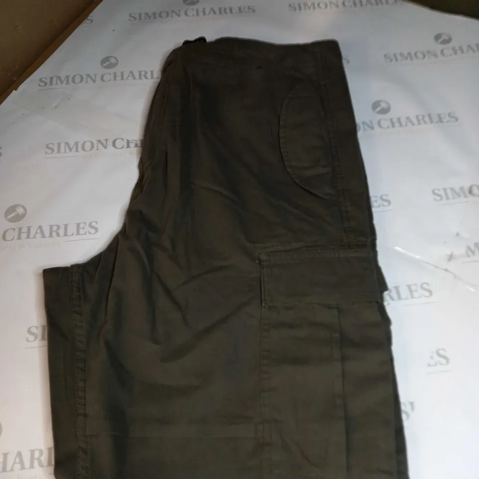 ASOS DESIGN TAPERED FIT CARGOS SIZE W34 - L32 