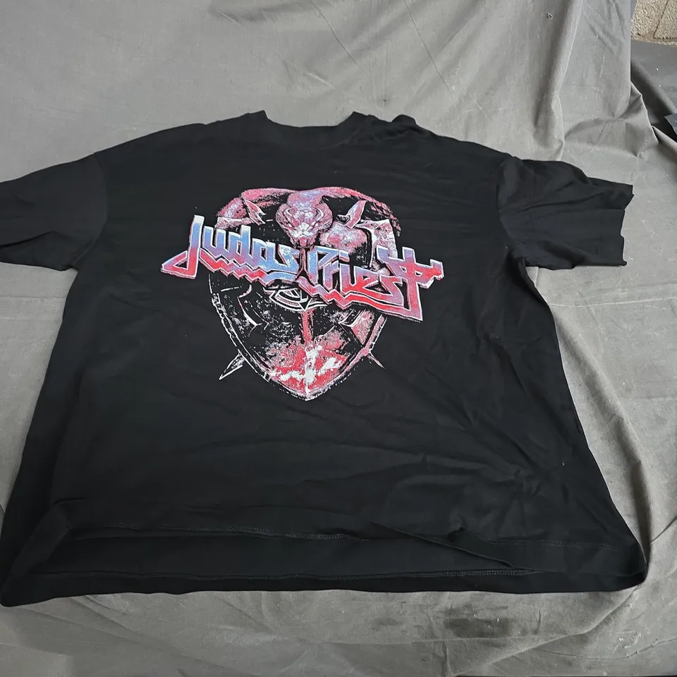 BLACK GRAPHIC T-SHIRT WITH LARGE FRONT PRINT – JUDAS PRIEST