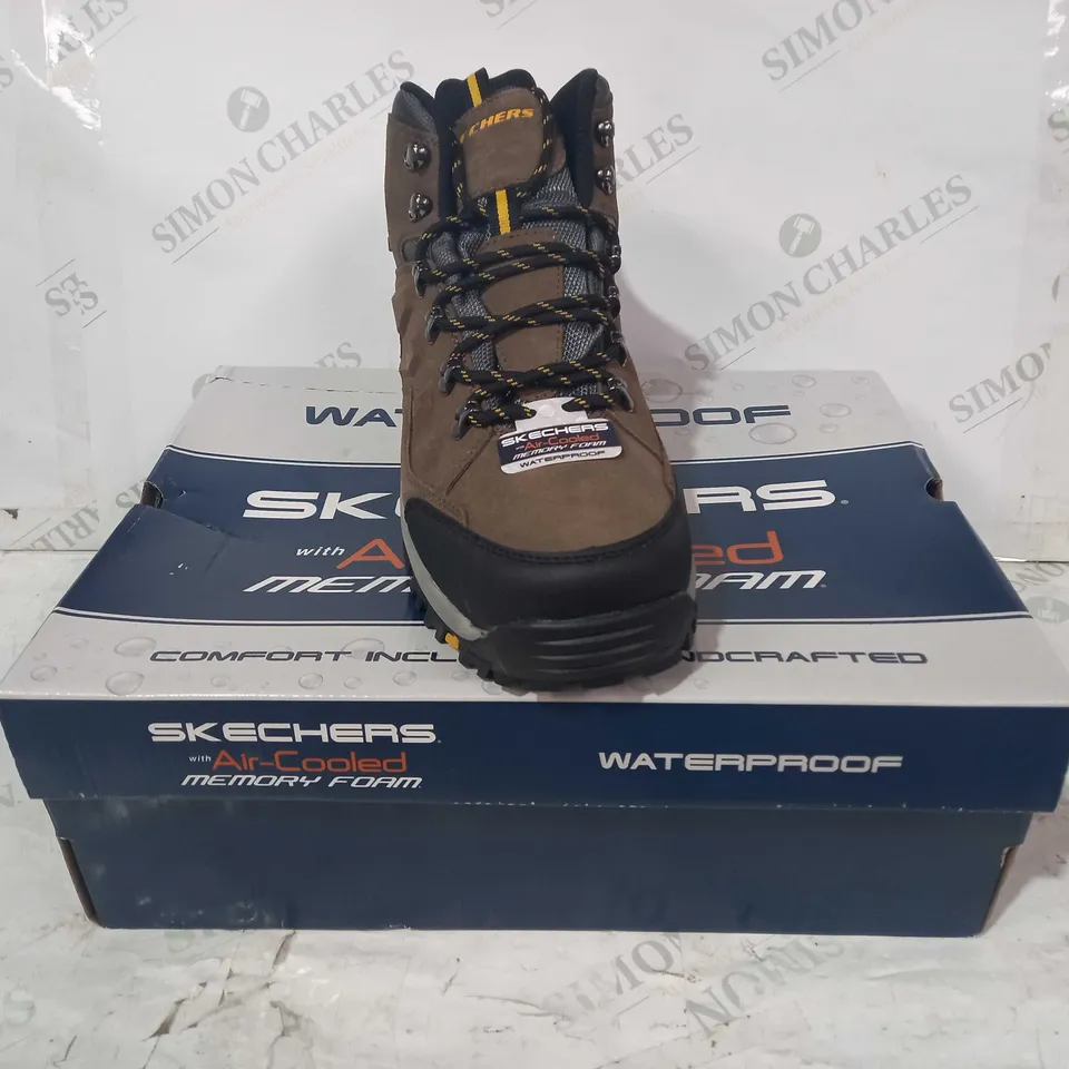 BOXED PAIR OF SKECHERS WATERPROOF MEMORY FOAM BOOTS IN BROWN UK SIZE 10.5