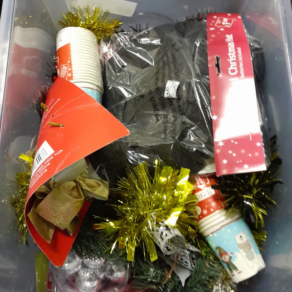 LARGE ASSORTMENT OF CHIRSTMAS DECORATIONS AND ACCESSORIES 