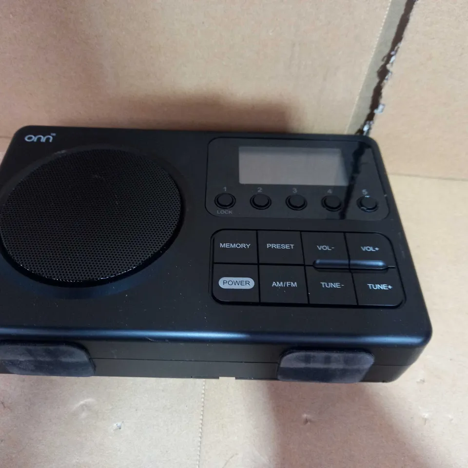 PORTABLE AM/FM RADIO