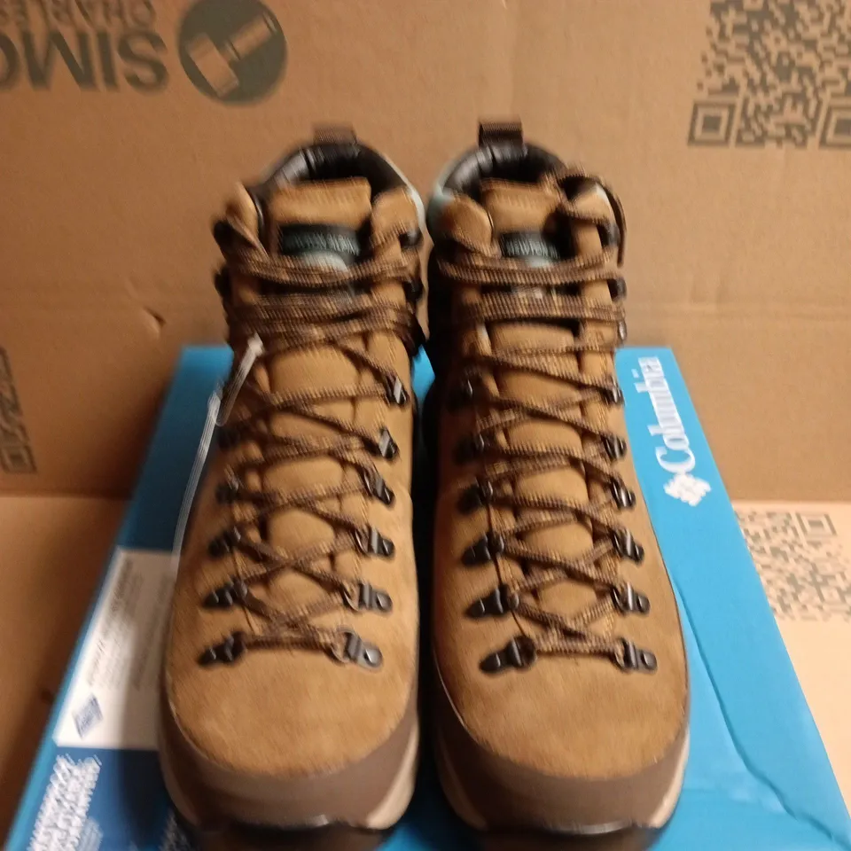 BOXED PAIR OF COLUMBIA NEWTON ALPINE HIKING BOOTS - UK SIZE 9