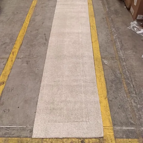 BEIGE CARPET RUNNER – LONG, NARROW HALLWAY RUG APPROXIMATELY 290 CM X 66 CM