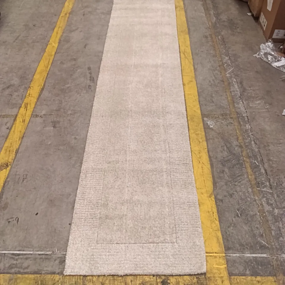 BEIGE CARPET RUNNER – LONG, NARROW HALLWAY RUG APPROXIMATELY 290 CM X 66 CM
