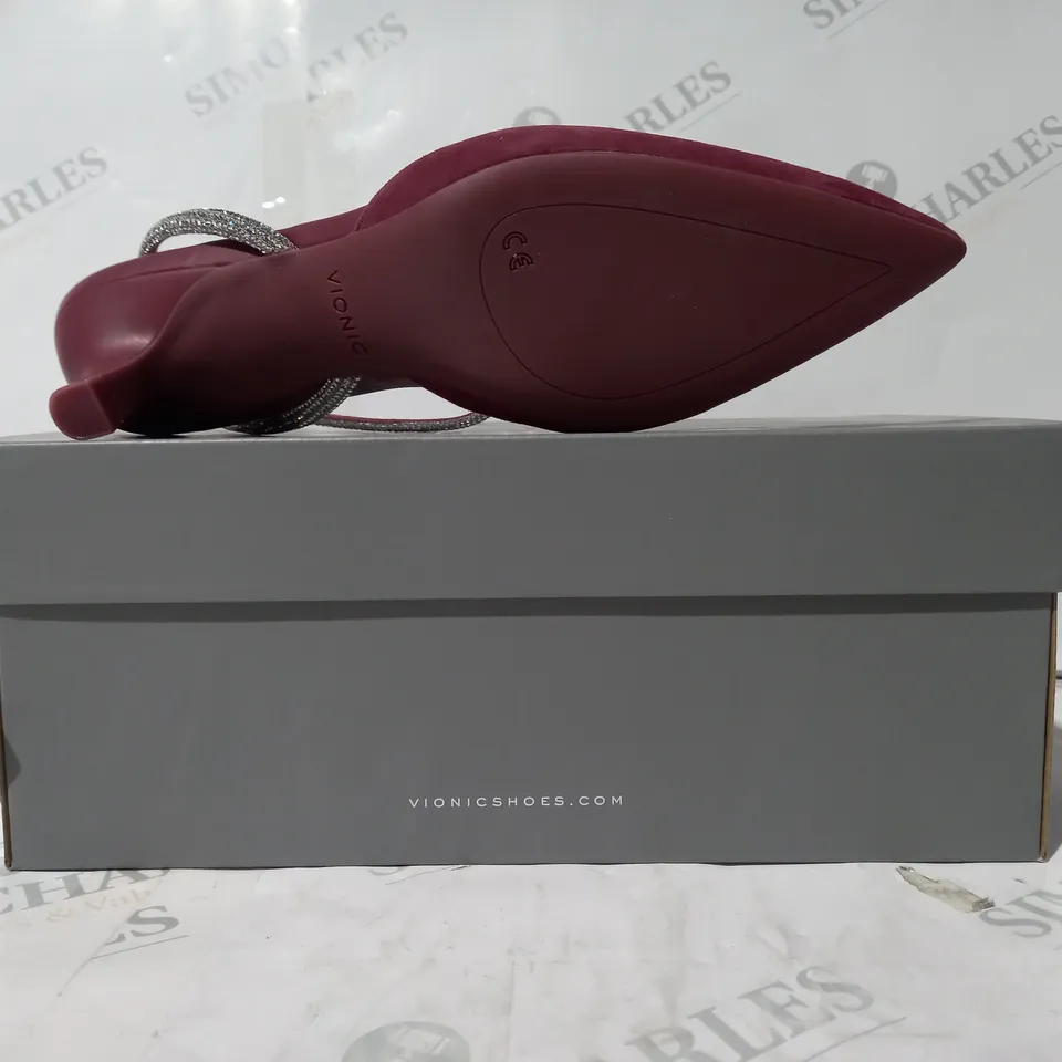 BOXED PAIR OF VIONIC POINTED TOW LOW HEEL SHOES IN SHIRAZ COLOUR SIZE 5.5