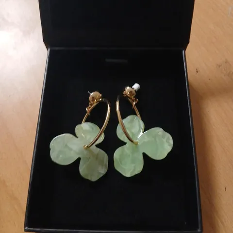MALIKA 3D FLOWER EARRINGS