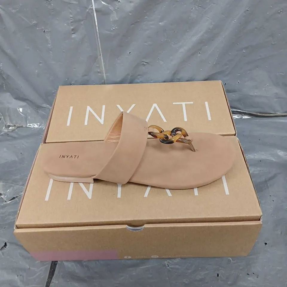 INYATI X2 BOXED PAIRS OF LEANDRA THONG STYLE SANDAL IN TOASTED NUT SIZE 6