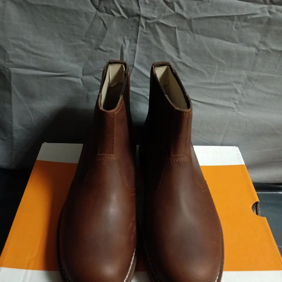 BOXED PAIR OF TIMBERLAND BROWN LEATHER CHELSEA BOOTS – UK SIZE 9.5