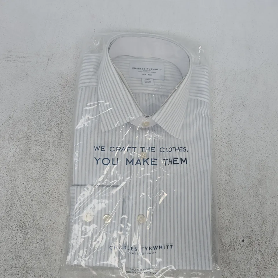 BAGGED CHARLES TYRWHITT NON-IRON SLIM FIT STRIPED SHIRT SIZE 15.5/34"