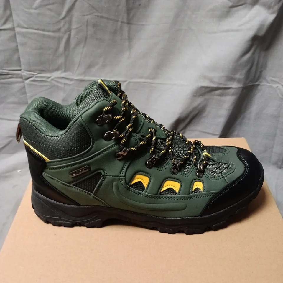 MOUNTAIN WAREHOUSE GREEN HIKING BOOTS – MEN'S SIZE 10 BOXED 