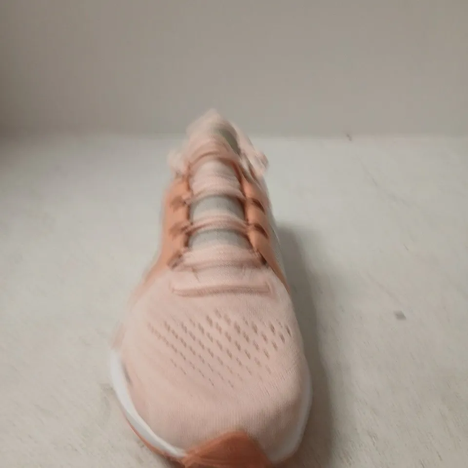 NIKE WOMEN’S RUNNING SHOES – SIZE 7.5