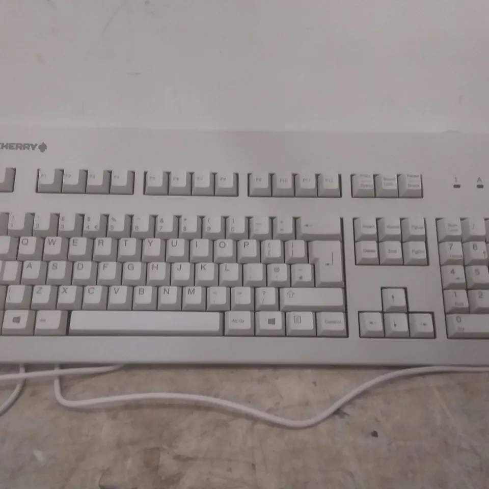 BOXED CHERRY MX 3000 KEYBOARD 