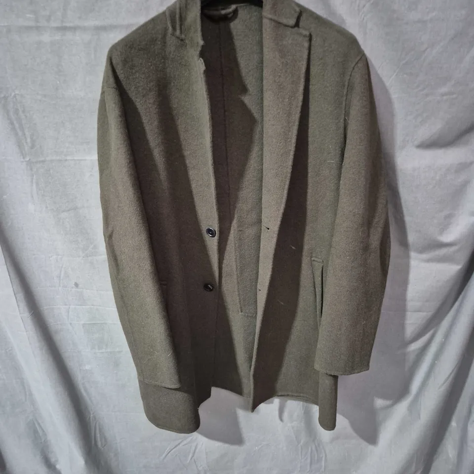 BOX OF APPROXIMATELY 20 ASSORTED CLOTHING ITEMS INCLUDING MAROON ELASTICATED WAIST TROUSERS , DENIM JEANS AND BROWN OVERCOAT 