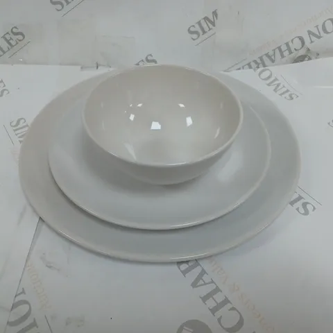 BRAND NEW BOXED CESIRO 12 PIECE DINNERWARE SET TO INCLUDE LARGE PLATES SMALL PLATES AND BOWLS / COLLECTION ONLY