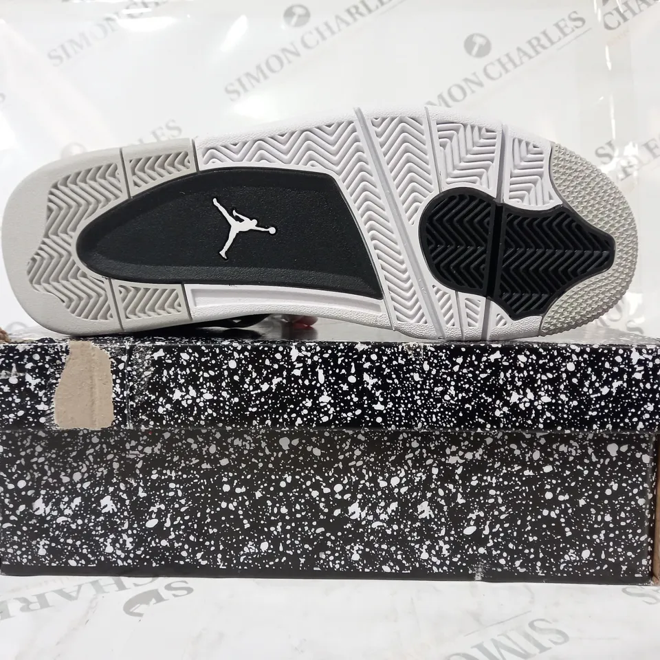 BOXED PAIR OF NIKE AIR JORDAN 4 RETRO SHOES IN WHITE/BLACK UK SIZE 10