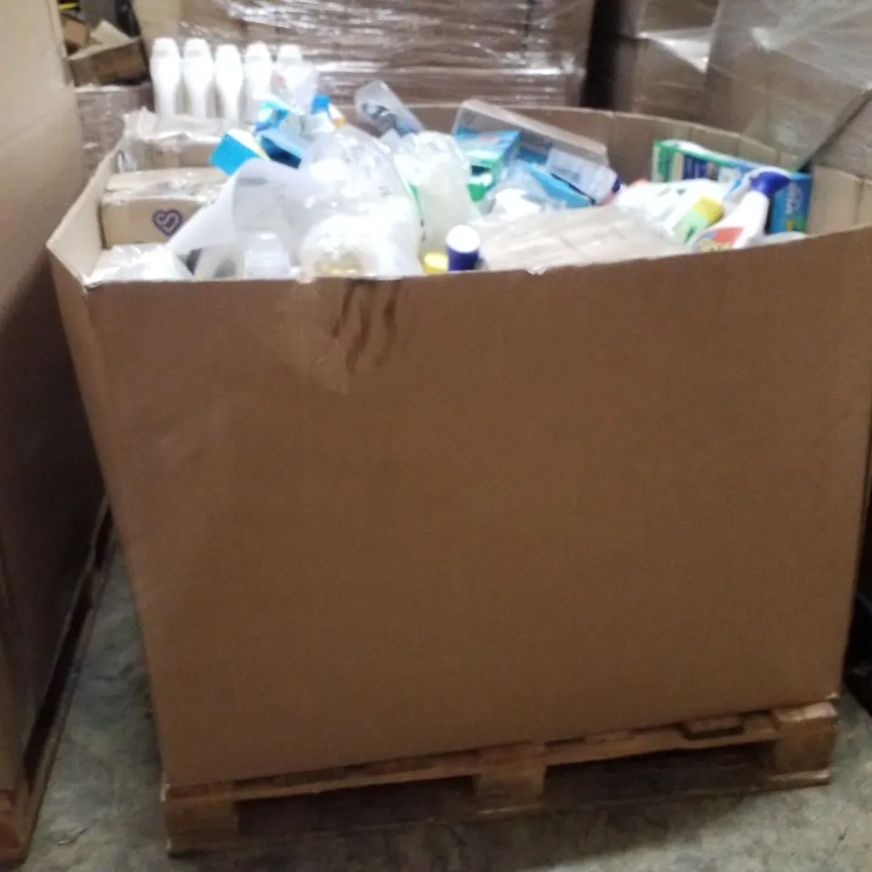 PALLET CONTAINING ASSORTED HOUSEHOLD CLEANING & HYGIENE PRODUCTS INCLUDING FLASH SPEED MOP, COLGATE TOOTHPASTE, VATIKA MULTIVITAMIN SHAMPOO, 1 2 SPRAY ACTIVE CLEANER & VANISH OXI ACTION STAIN REMOVER