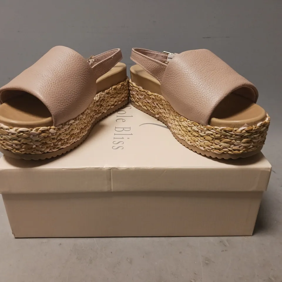 BOXED PAIR OF SOLE BLISS OPEN TOE PLATFORM SLINGBACK SANDALS IN BLUSH EU SIZE 37