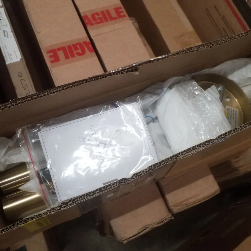 BOXED 6-LIGHT CEILING LAMP 