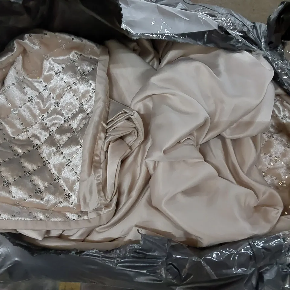 BAGGED JUAREZ DUVET COVER SET // SIZE UNSPECIFIED 