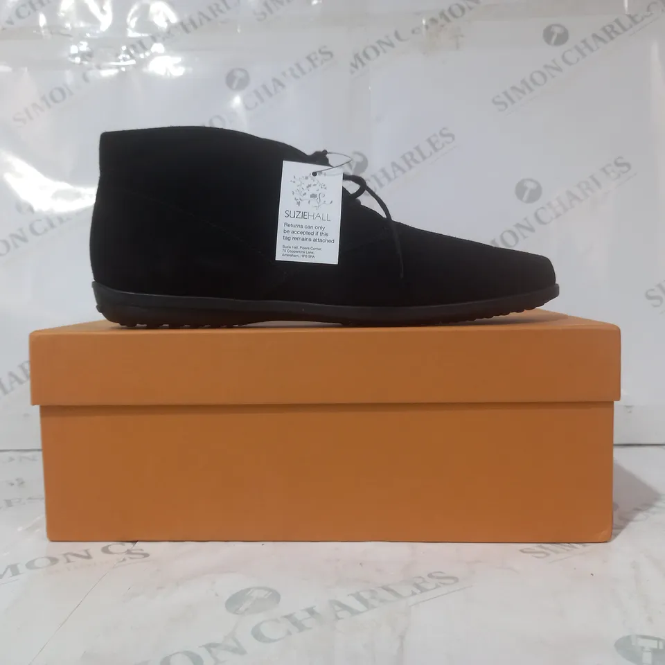 BOXED PAIR OF TODS SUEDE SHOES IN BLACK EU SIZE 41