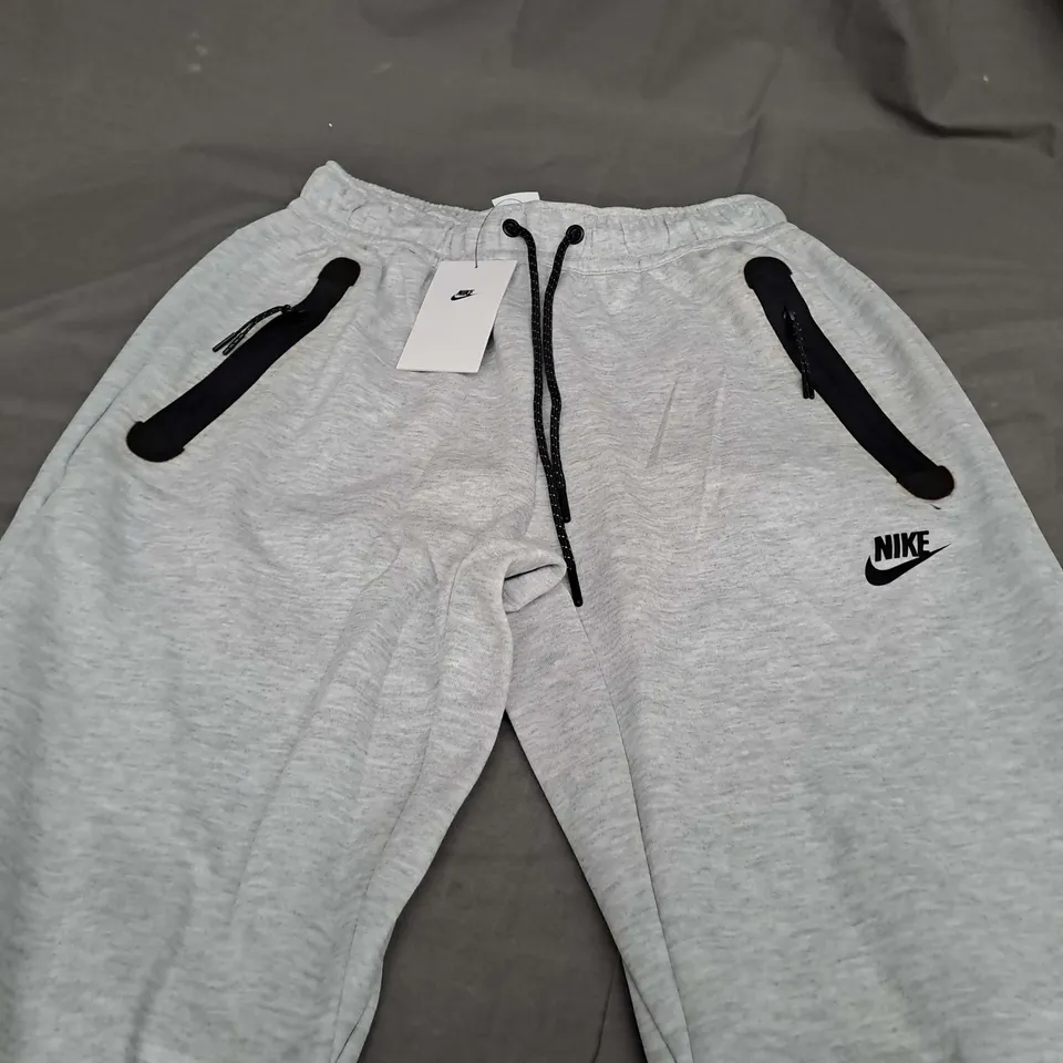 NIKE STANDARD FIT STRAIGHT LEG REGULAR LENGTH LIGHT GREY - MEDIUM