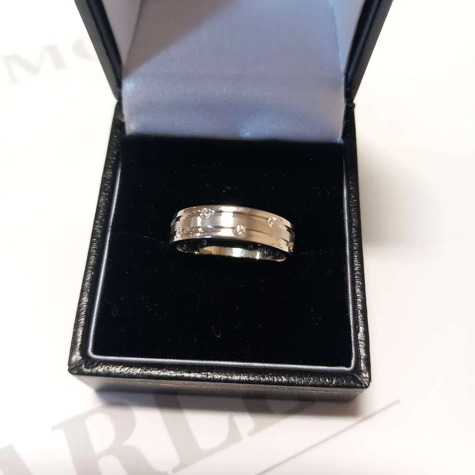 18CT WHITE GOLD UNISEX WEDDING BAND SET WITH NATURAL DIAMONDS