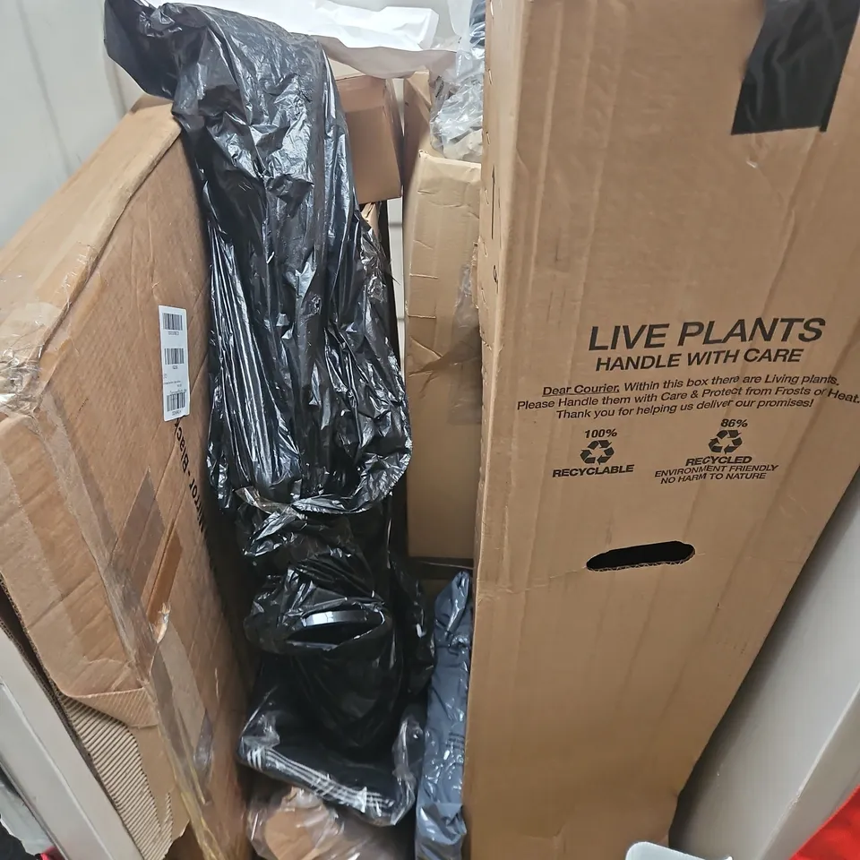 CAGE OF APPROXIMATELY 10 ASSORTED ITEMS TO INCLUDE - MIRROR, PLANTS, FAN ETC. - COLLECTION ONLY