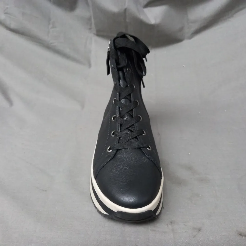 BOXED PAIR OF RIEKER HIGH TOP TRAINERS IN BLACK SIZE 6.5