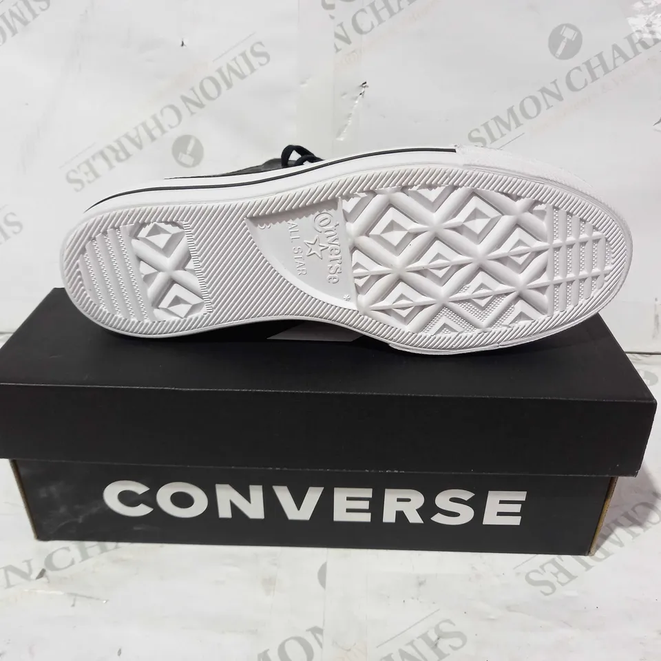 BOXED PAIR OF CONVERSE SHOES IN BLACK W. PATTERN UK SIZE 6