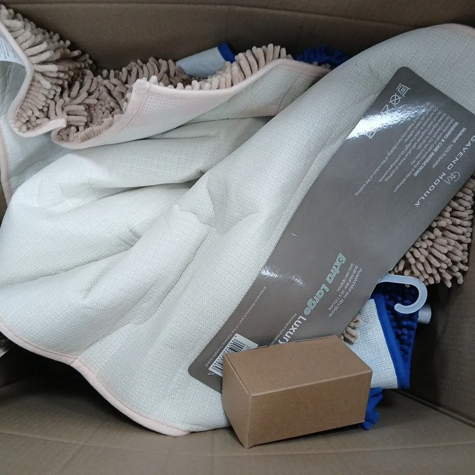 APPROXIMATELY 15 ASSORTED HOUSEHOLD PRODUCTS TO INCLUDE GAVENO MODULA LUXURY BATH SET, TOWER PAN, WALLPAPER, ETC - COLLECTION ONLY