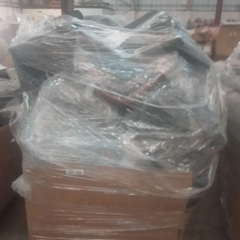 PALLET OF ASSORTED CHAIR PARTS MAINLY SEATS FOR A RANGE OF ASSORTED DINING CHAIRS