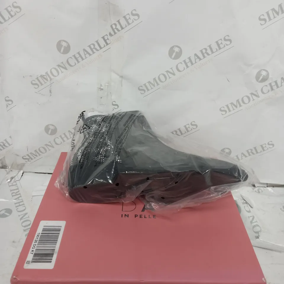 BOXED MODA IN PELLE KATREENA ANKLE BOOT IN DARK GREY - SIZE 7