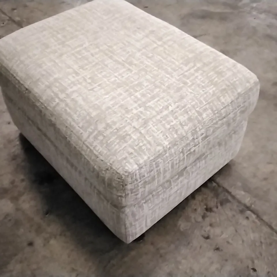 QUALITY BRITISH DESIGNED & MANUFACTURED G PLAN CHADWICK FOOTSTOOL SHORE OATMEAL FABRIC