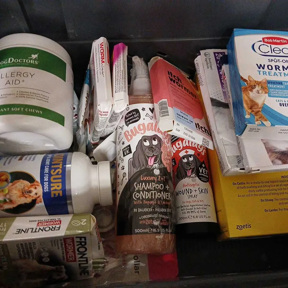 LOT OF ASSORTED PET CARE ITEMS TO INCLUDE FRONTLINE FLEA SPOT-ON, DOG SHAMPOO AND DOGDOCTORS ALLERGY AID