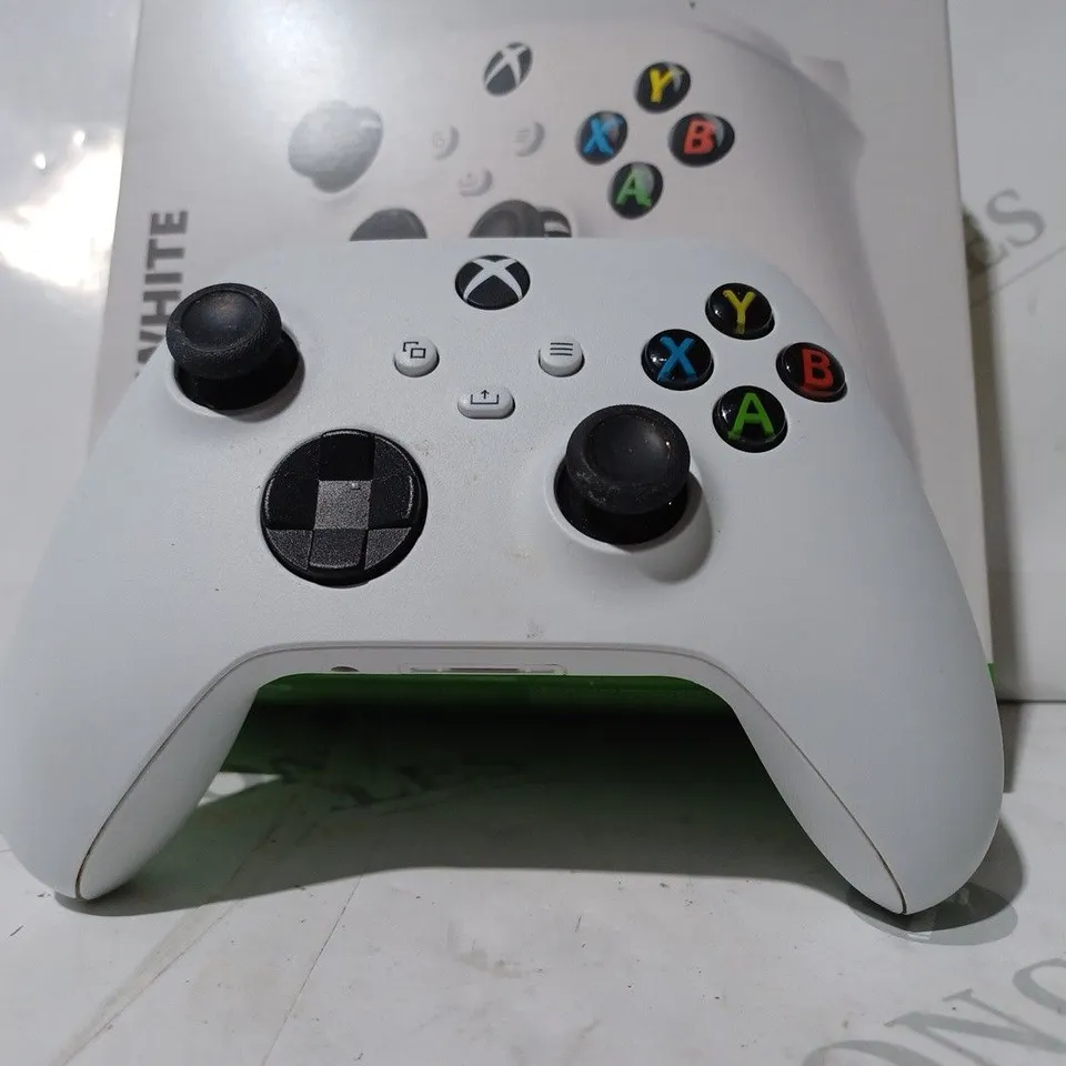 BOXED XBOX ONE ROBOT WHITE CONTROLLER