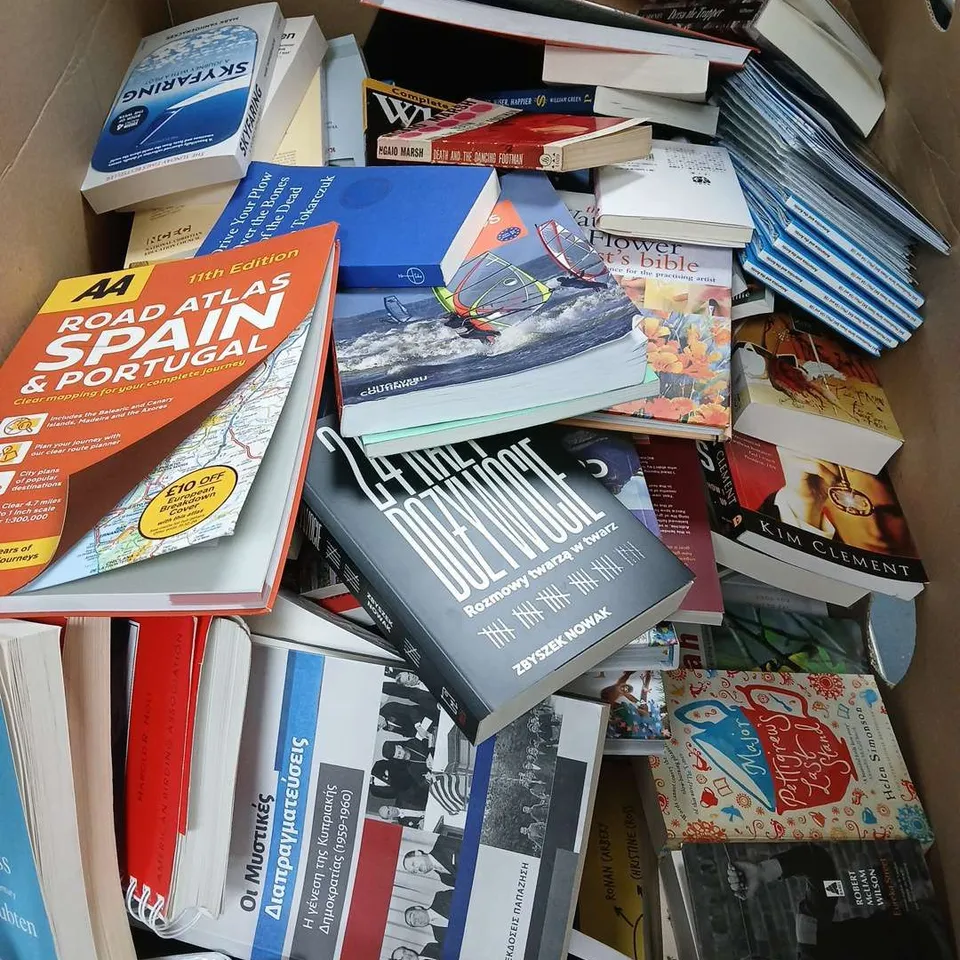 LARGE QUANTITY OF ASSORTED BOOKS TO INCLUDE FICTION & NON FICTION - COLLECTION ONLY