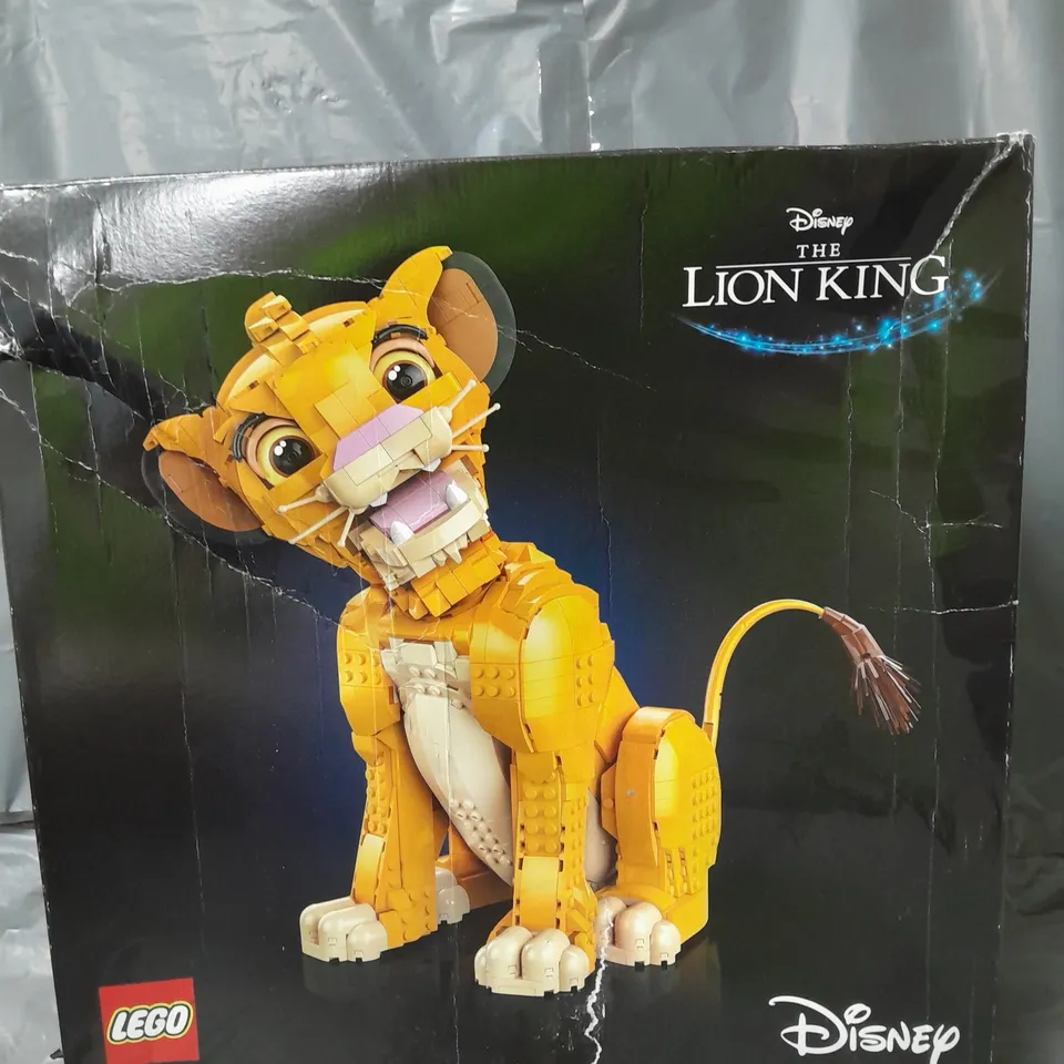 DISNEY YOUNG SIMBA THE LION KING SET 43247