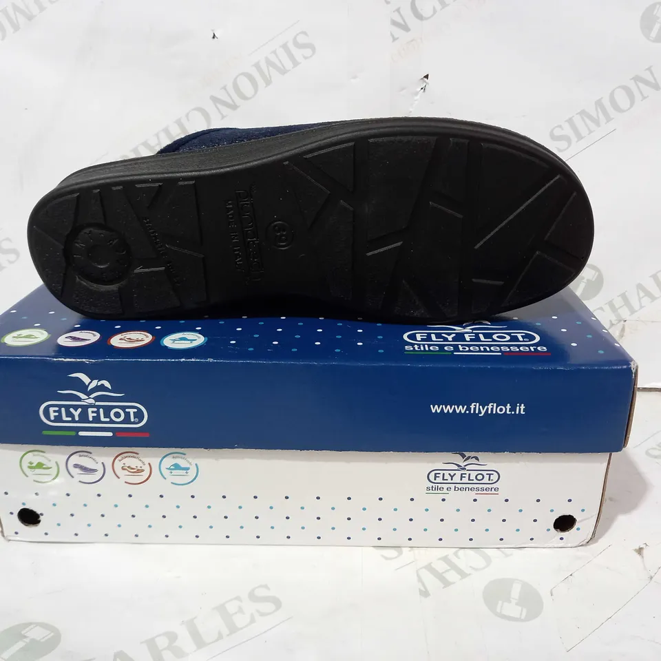 BOXED PAIR OF FLY FLOT SLIPPERS IN NAVY EU SIZE 39