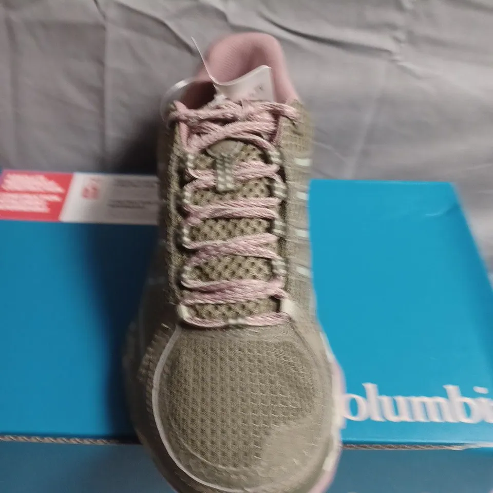  BOXED PAIR OF COLUMBIA HIKING SHOES – UK SIZE 6
